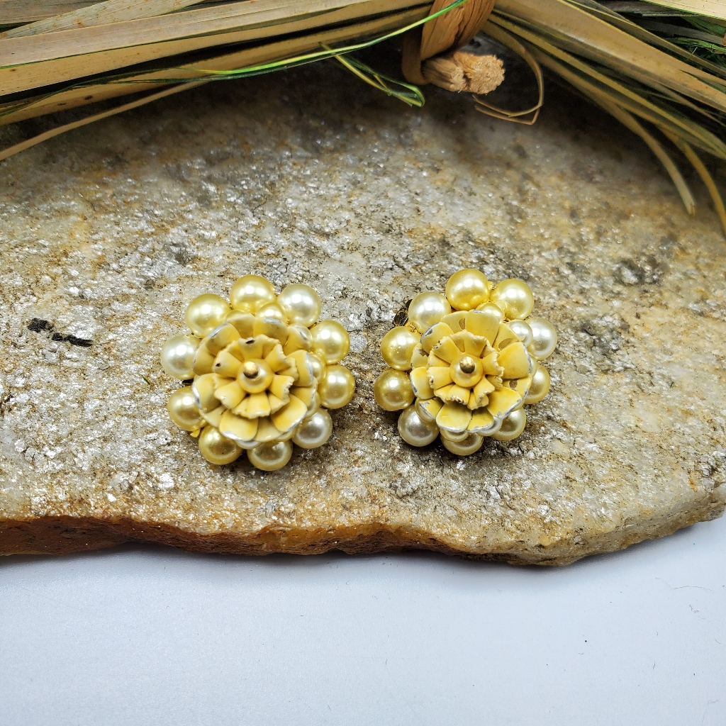 Vtg 60s Japan Signed Earrings Clip-On Cluster Fab 14$